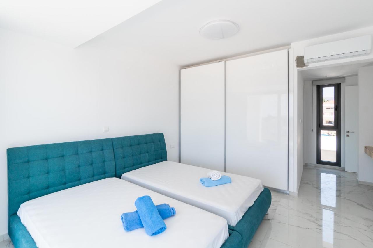 Villa Arsinoe By Ezoria Villas คอรัลเบย์ ภายนอก รูปภาพ